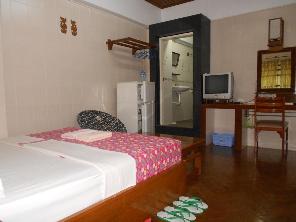 Chan Myae Guesthouse Yangón Exterior foto