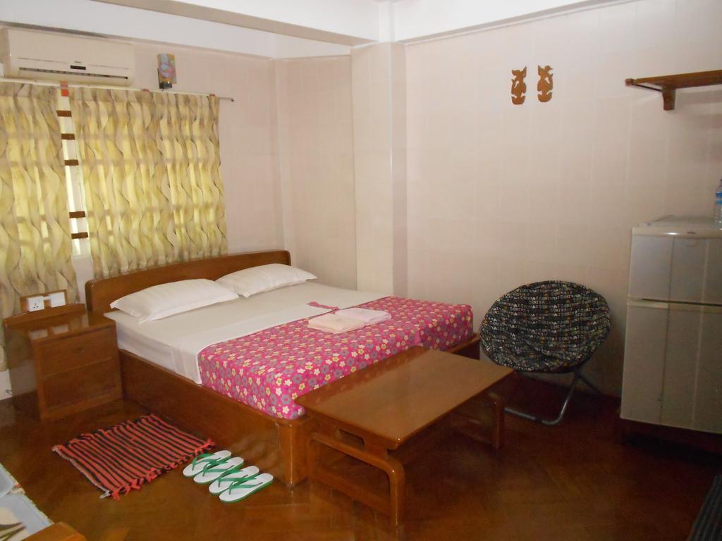 Chan Myae Guesthouse Yangón Exterior foto