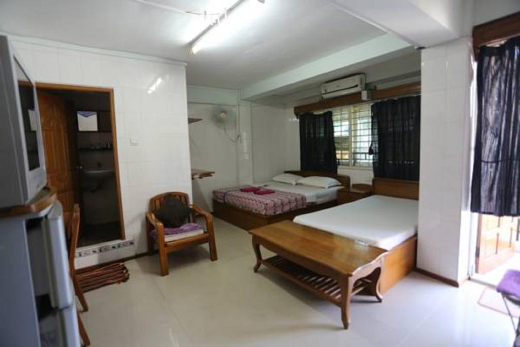 Chan Myae Guesthouse Yangón Exterior foto