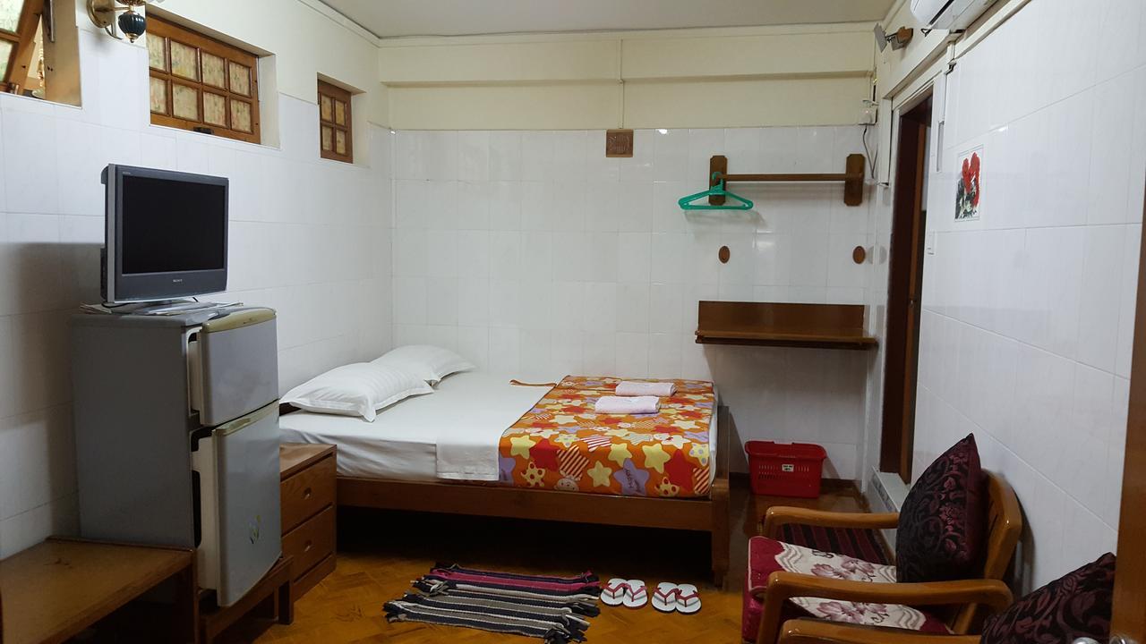 Chan Myae Guesthouse Yangón Exterior foto