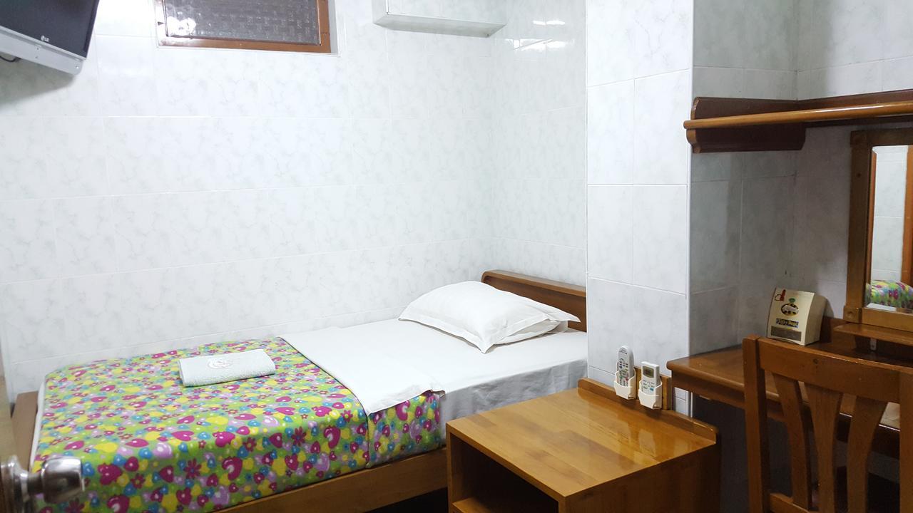 Chan Myae Guesthouse Yangón Exterior foto