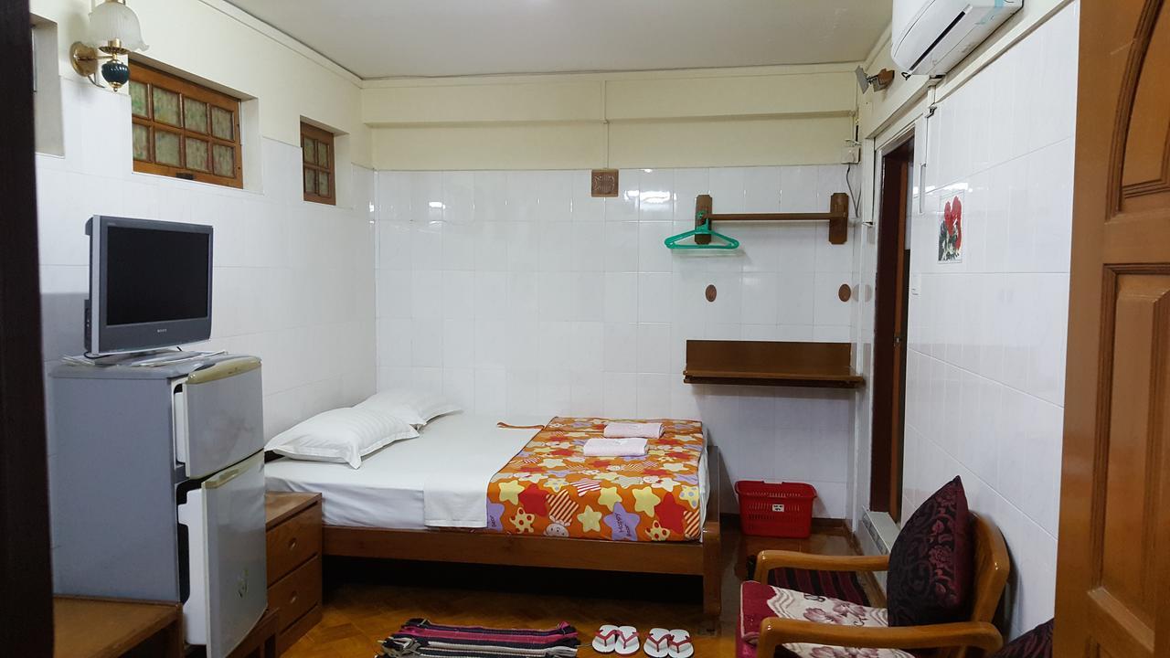 Chan Myae Guesthouse Yangón Exterior foto