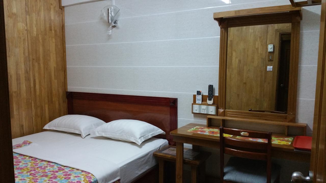 Chan Myae Guesthouse Yangón Exterior foto