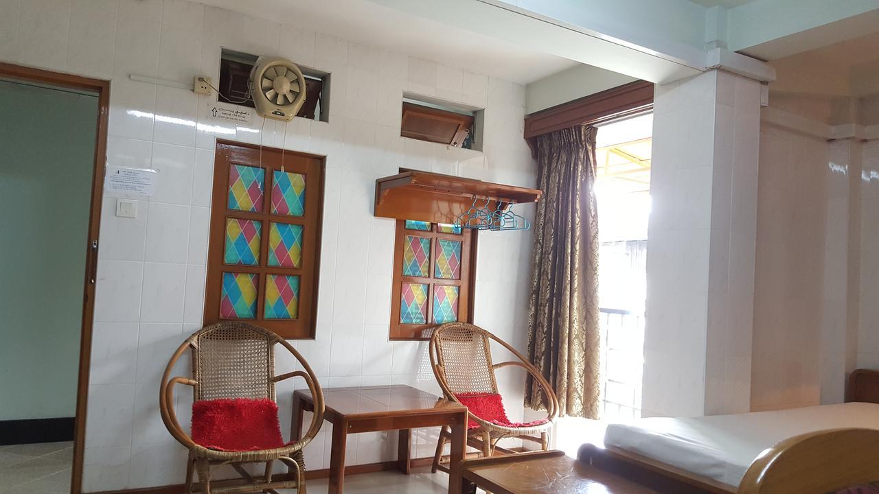 Chan Myae Guesthouse Yangón Exterior foto