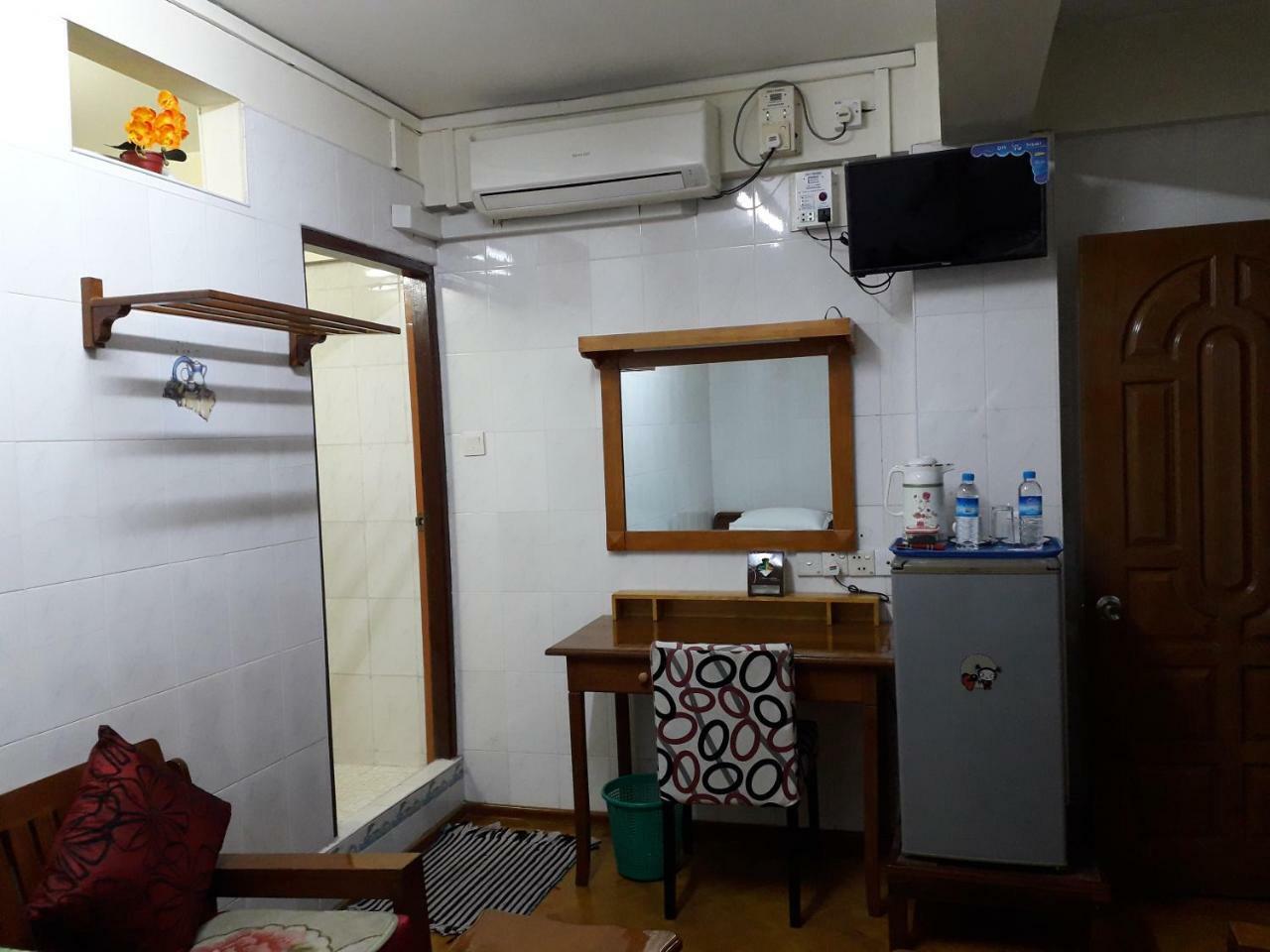 Chan Myae Guesthouse Yangón Exterior foto