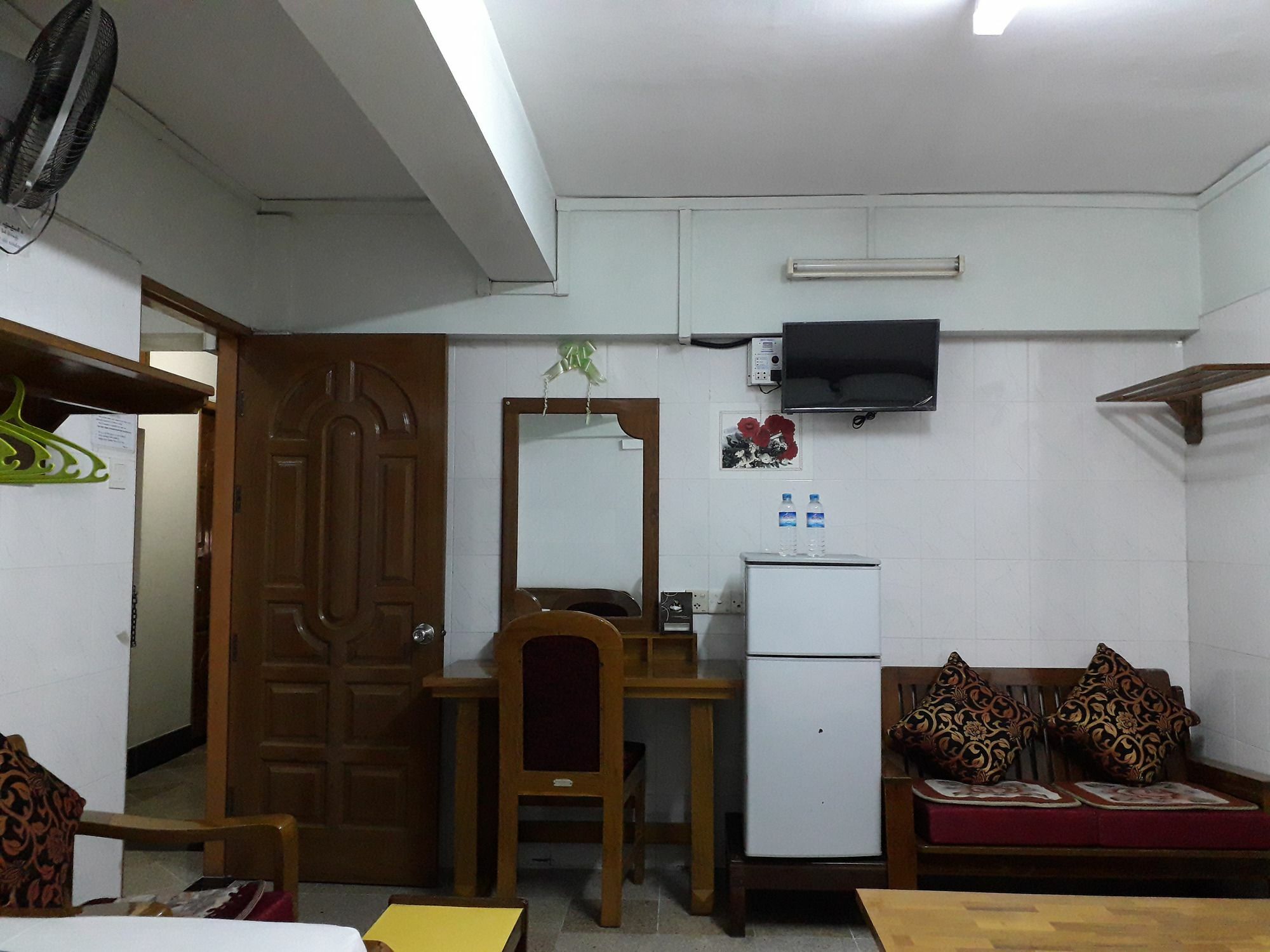 Chan Myae Guesthouse Yangón Exterior foto
