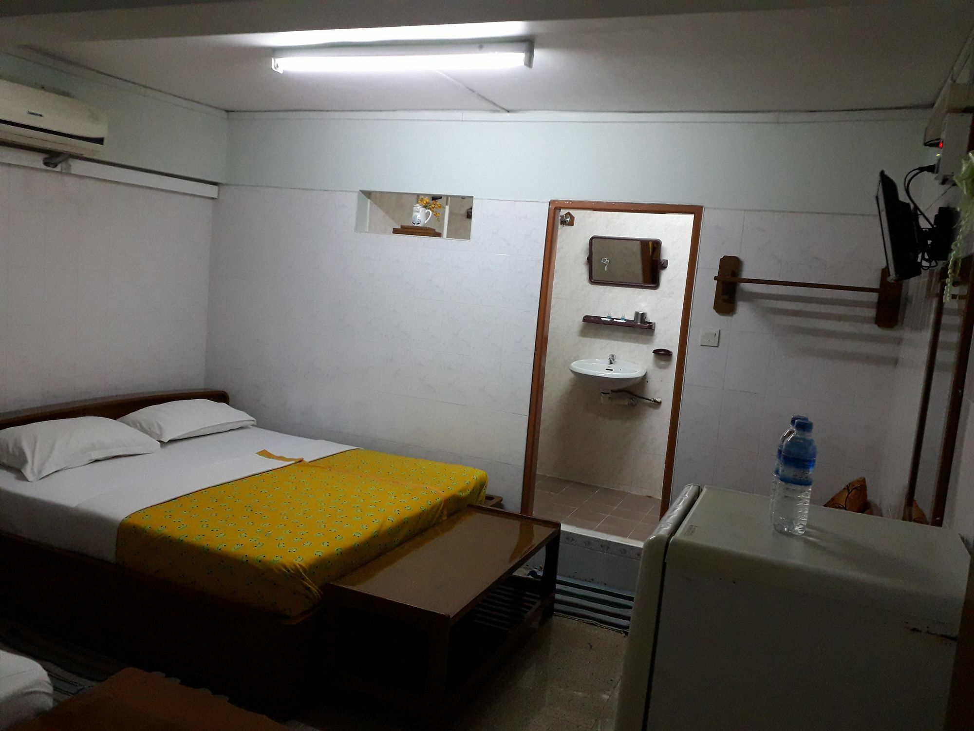 Chan Myae Guesthouse Yangón Exterior foto